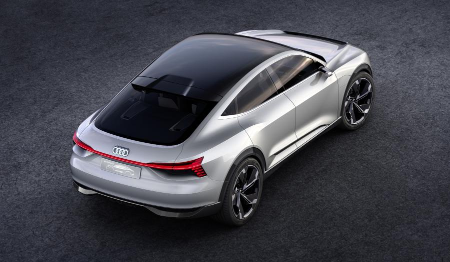  Audi e-tron Sportback Concept 2017 года  (фото 13 из 35)